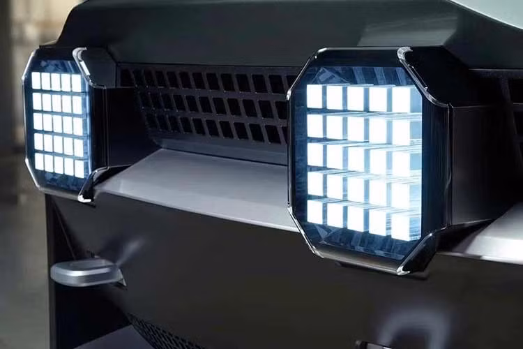 Một số đường nét trên Dreadnought cũng gợi liên tưởng đến các mẫu xe đặc biệt từng được Aston Martin chế tạo như Valiant hay Victor. Dù được tạo ra cho bối cảnh chiến đấu, Dreadnought vẫn giữ nhiều yếu tố quen thuộc của Aston Martin trong khoang lái.