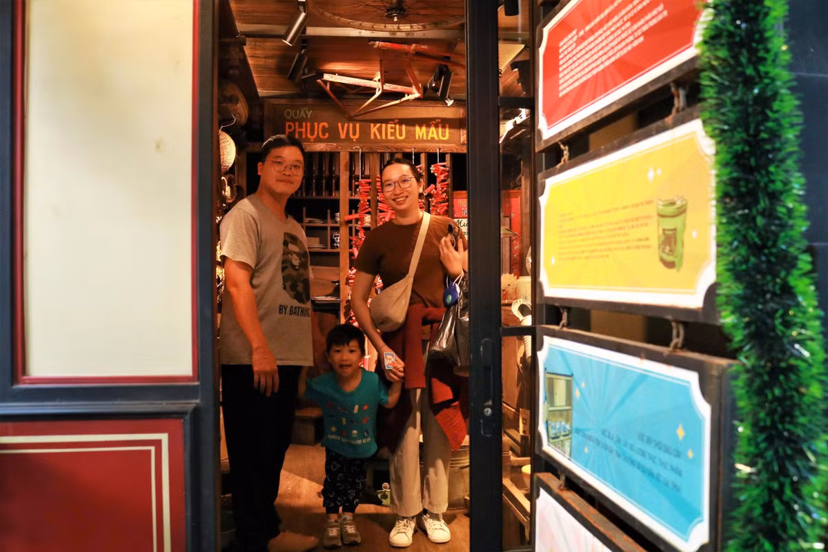 Theo lãnh đạo phường Ba Đình, mô hình “Di sản xuống phố” đã giải được bài toán khó: Làm sao để người trẻ tự nguyện tìm hiểu lịch sử?. Thay vì kêu gọi các bạn trẻ đến với di sản để tìm hiểu và cảm nhận, mô hình " Di sản xuống phố" đã làm điều ngược lại, đó là “mang” di sản đến với giới trẻ, từ việc dẫn dắt giới trẻ đi từ nhu cầu thẩm mỹ (check-in chụp ảnh tại các toa tàu di sản) đến sự tò mò về kiến thức (tìm hiểu văn hóa, lịch sử bên trong). Đây là cách truyền thông về di sản cực kỳ hiệu quả, biến văn hóa thành một điều gì đó "cool" và đáng tự hào trong mắt thế hệ Gen Z.
