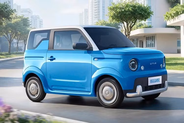 Mẫu xe đối thủ của Livan Smurf là Bestune Pony cũng có giá tương đương. Tại thị trường Việt Nam, mẫu xe Pony đã được bán ra với tên gọi Bestune Xiaoma kèm mức giá 199 triệu đồng.