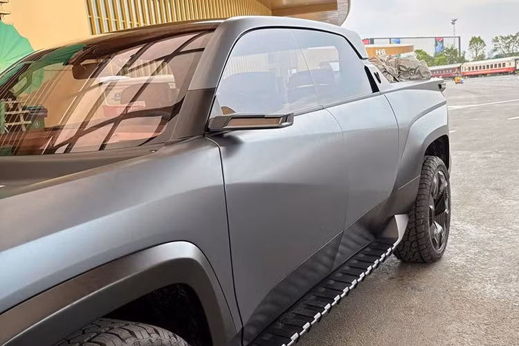 Đây cũng là kích thước dài nhất trong số những mẫu xe bản tải cùng phân khúc đang bán trên thị trường hiện nay, giúp người dùng có được không gian rộng rãi để chở đồ, nghỉ ngơi hay giải trí trên xe, tăng tối đa sự tiện dụng.