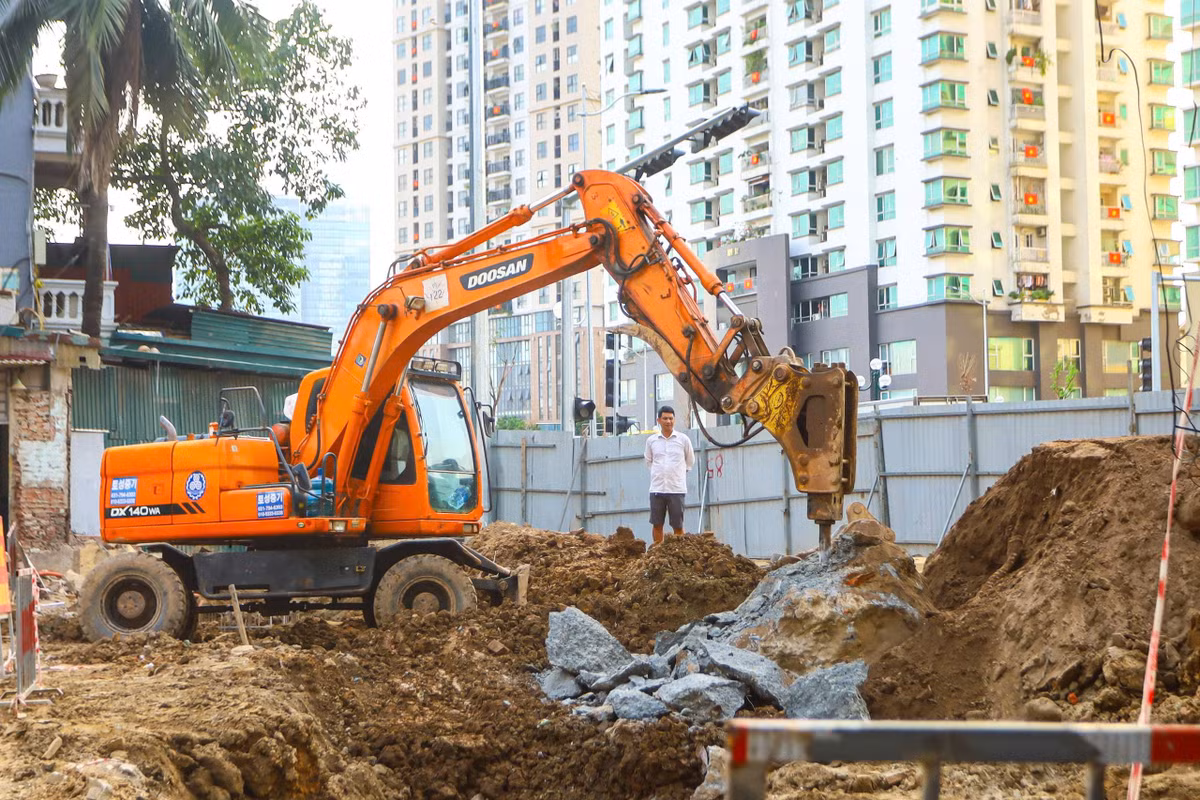 Theo phương án kết nối sau khi hoàn thành, ngõ 381 Nguyễn Khang sẽ thông từ phố Thành Thái đến cầu Yên Hòa bắc qua sông Tô Lịch. Tuyến đường được kỳ vọng hình thành hướng lưu thông liên kết giữa các trục Vành đai 2, Vành đai 2,5 và Vành đai 3, qua đó tăng khả năng kết nối giao thông giữa các khu vực lân cận.