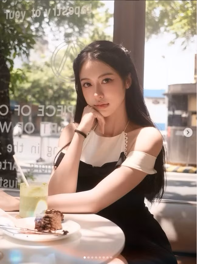 Khán giả thích ở Hà An sự tự nhiên, không gượng ép. Đứng trước ống kính, cô luôn biết cách khai thác “điểm vàng” của bản thân, từ ánh mắt đến góc nghiêng. Dù là nháy máy nhẹ hay nghiêng đầu hờ hững, thần thái của cô vẫn “ăn điểm” tuyệt đối.