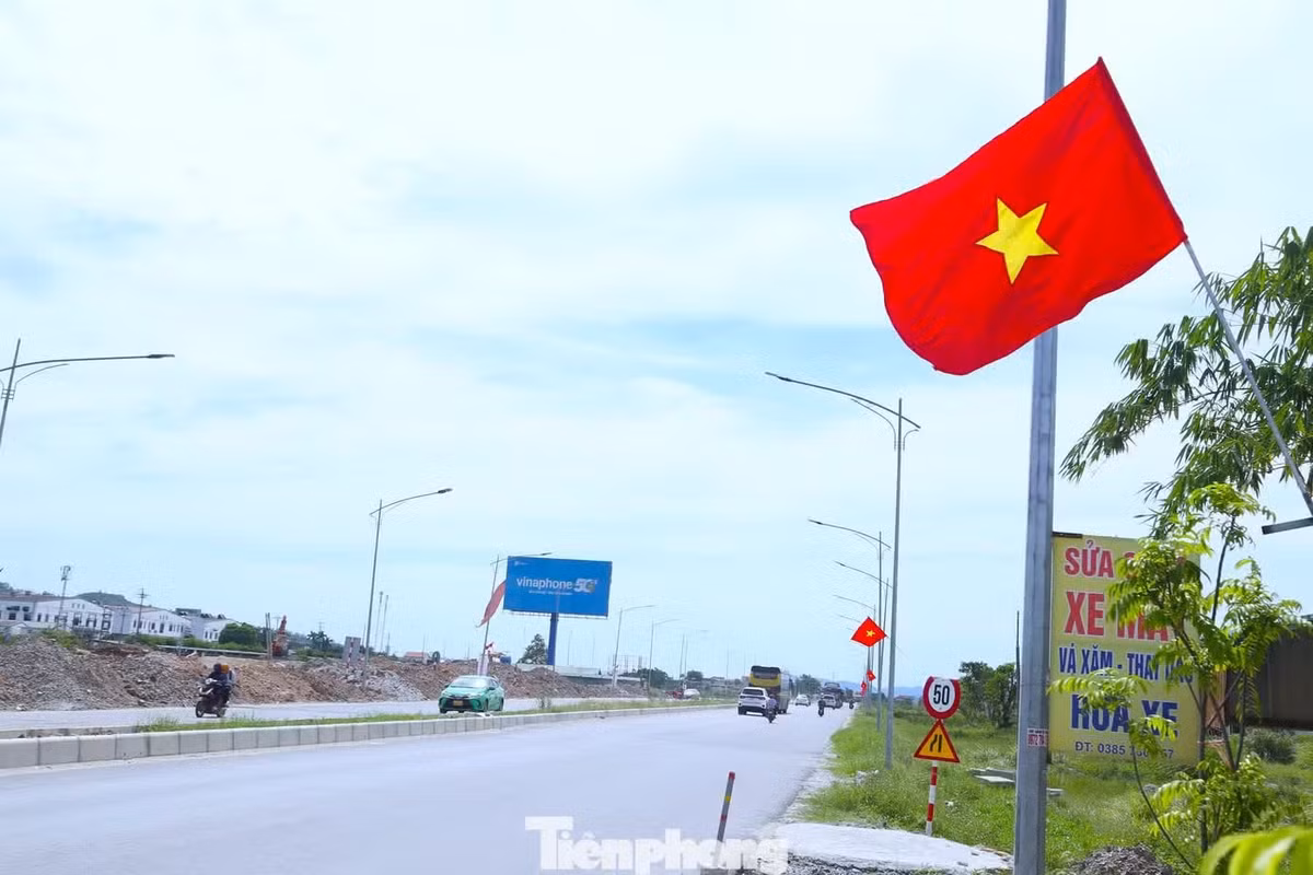 Gallery - [GALLERY ]Miệt mài 'bám' công trường ngày nghỉ lễ 2/9 - image 4