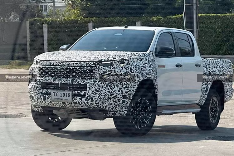 Mặc dù có nhiều thay đổi ở ngoại hình,Toyota Hilux 2026 thế hệ mới vẫn giữ khung gầm bậc thang IMV thay vì chuyển sang nền tảng TNGA-F hiện đại như Land Cruiser mới hay Tacoma.