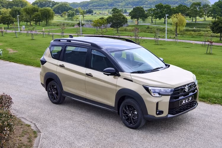 Trong thời gian từ 30/10/2026 đến 30/11/2026, khách hàng mua Suzuki XL7 mới được hưởng ưu đãi phiếu nhiên liệu 950 lít (Trị giá 25 triệu đồng) (*). Chương trình góp phần giúp khách hàng dễ dàng tiếp cận hơn với một mẫu xe 7 chỗ rộng rãi, linh hoạt và phù hợp cho nhiều mục đích sử dụng.