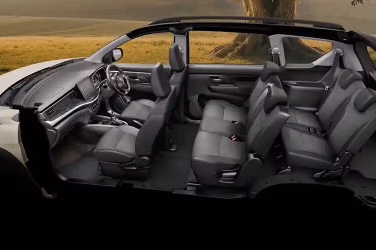 Suzuki XL7 mới được phân phối với hai phiên bản GL và GLX. Phiên bản GL hướng đến những khách hàng cần một mẫu MPV 7 chỗ rộng rãi, linh hoạt với mức giá dễ tiếp cận. Bản GLX bổ sung nhiều trang bị tiện nghi như màn hình giải trí kích thước lớn hơn, điều hòa tự động, kiểm soát hành trình và camera lùi, phù hợp với khách hàng mong muốn trải nghiệm thoải mái và đầy đủ hơn.