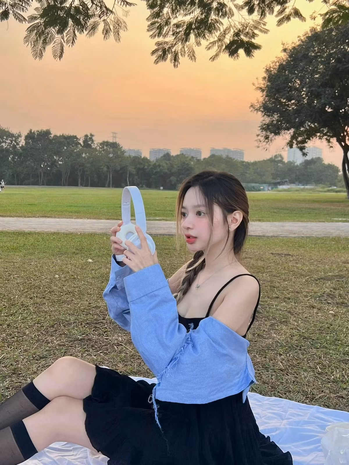 Tuy nhiên, nữ streamer vẫn phải đối mặt với những bình luận tiêu cực từ một bộ phận cộng đồng mạng, những người vẫn chưa quên những scandal trước đây.