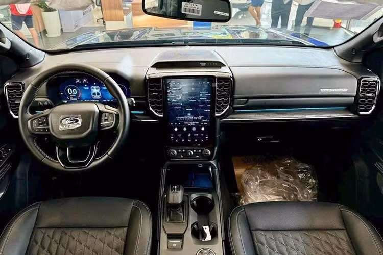 Ford đang bán động cơ này với 2 phiên bản là thường và MPC, trong đó bản MPC mới chỉ đang dành cho các dòng xe bán tại Bắc Mỹ. Tại một số thị trường mà Ford Everest đang được trang bị động cơ này, nó đem tới công suất 274PS và mô-men xoắn 420Nm.