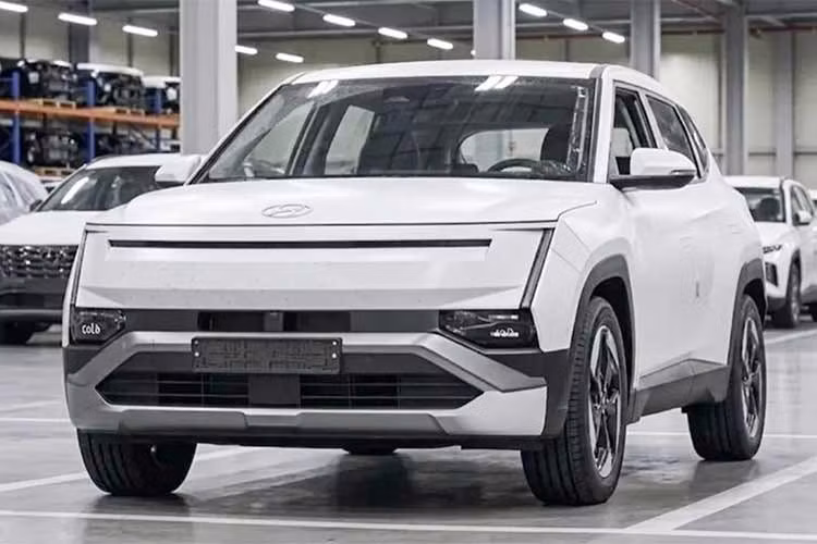 Những hình ảnh dựng mới đây đã hé lộ diện mạo dự kiến của Hyundai Tucson thế hệ mới, cho thấy mẫu SUV cỡ C của Hyundai sẽ có sự thay đổi đáng kể về thiết kế và công nghệ trong lần lên đời này. Theo các nguồn tin, xe đang trong quá trình hoàn thiện và dự kiến ra mắt toàn cầu vào cuối năm nay.