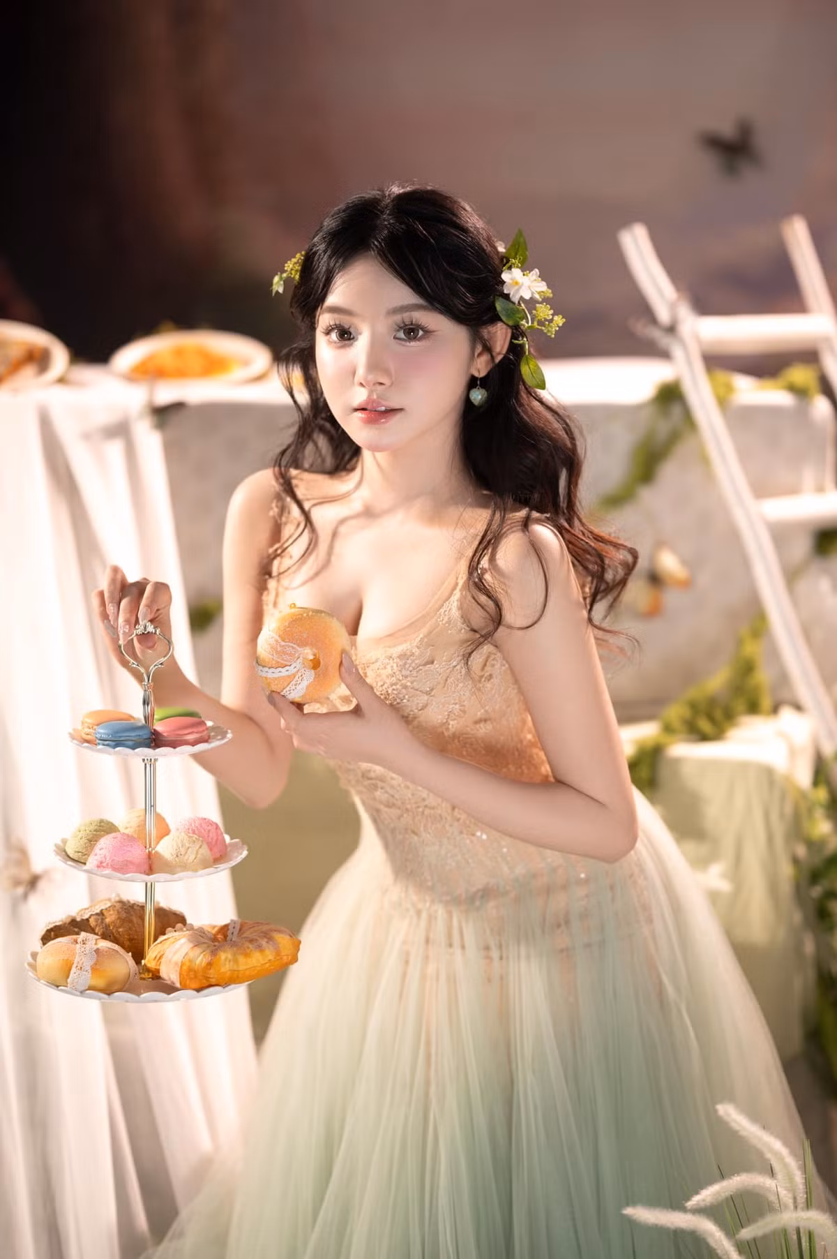 Chính nét đối lập thú vị giữa khả năng ăn uống “đỉnh cao” và ngoại hình trong trẻo đã giúp cô thu hút lượng người theo dõi lớn.
