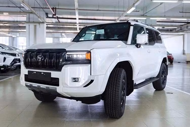 Toyota Land Cruiser Prado bán ra 33 xe ﻿Cùng xếp thứ 5 trong top ôtô ế ẩm nhất Việt Nam tháng 5/2026 là Toyota Land Cruiser Prado và Hyundai Elantra, cùng đạt 33 xe trong tháng 5. Tuy nhiên, doanh số của Land Cruiser Prado giảm 15,4% so với tháng trước, lũy kế 5 tháng của năm 2026 mới đạt 156 xe, chủ yếu do tình trạng khan hàng kéo dài.