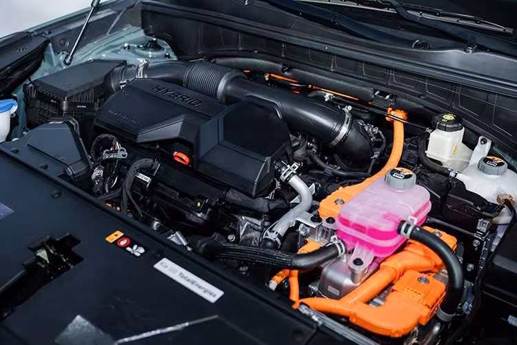 Các trang bị an toàn bị động và chủ động phong phú cũng được trang bị cho mẫu SUV cỡ D này. Xe sở hữu 6 túi khí, cân bằng điện tử, hỗ trợ khởi hành ngang dốc, cảm biến hỗ trợ đỗ xe trước/sau/bên hông, hỗ trợ đánh lái để tránh va chạm và hỗ trợ tránh va chạm phía sau khi lùi mới.