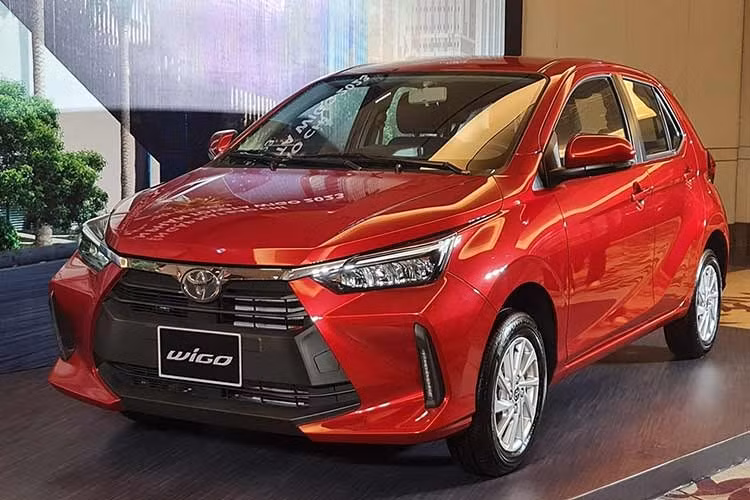 Toyota Wigo doanh số 3 xe ﻿Trong top 10 mẫu xe bán chậm nhất thị trường Việt Nam tháng 5/2026, mẫu hatchback hạng A Toyota Wigo bất ngờ ghi nhận doanh số bán hàng trong tháng chỉ vỏn vẹn 3 xe. Lũy kế 5 tháng đầu năm 2026, Wigo bán được 203 xe. Dù đã được làm mới, Wigo vẫn lép vế rõ rệt trước Hyundai Grand i10. ​