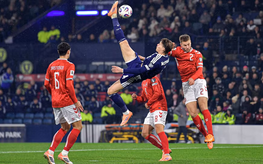 Scott McTominay của Scotland ghi bàn thắng cho đội nhà trong trận đấu thuộc vòng loại World Cup 2026 bảng C tại sân Hampden Park, Glasgow. Ảnh: SIPA
