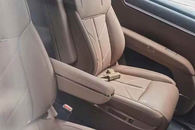 Thông số kỹ thuật của động cơ điện và thông tin về phạm vi hoạt động toàn diện hiện chưa được tiết lộ. Cần nói thêm rằng ngoài Baojun Huajing, Huawei cũng đang đang hợp tác phát triển xe với Seres, Chery...