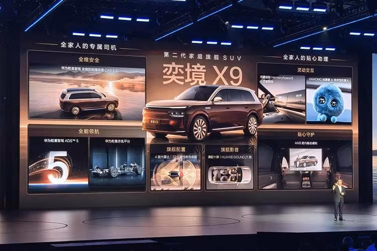 Ngoài ra, chiếc SUV Epicland X9 hoàn toàn mới này còn vượt qua thử thách đâm va ở tốc độ 105 km/h với xe thử nghiệm nặng 2,5 tấn, qua đó đạt chứng nhận an toàn Top Safety từ Trung tâm Nghiên cứu &amp; Công nghệ Ô tô Trung Quốc (CATARC).