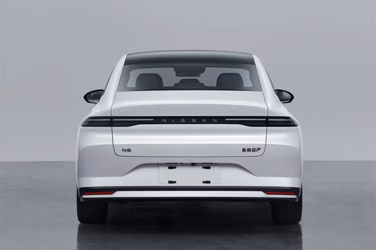 Mẫu sedan cỡ trung này được trang bị hệ thống truyền động kết hợp động cơ xăng 1.5L hút khí tự nhiên và mô-tơ điện, hứa hẹn trở thành lựa chọn mới cạnh tranh ở phân khúc xe lai điện tại thị trường tỷ dân.