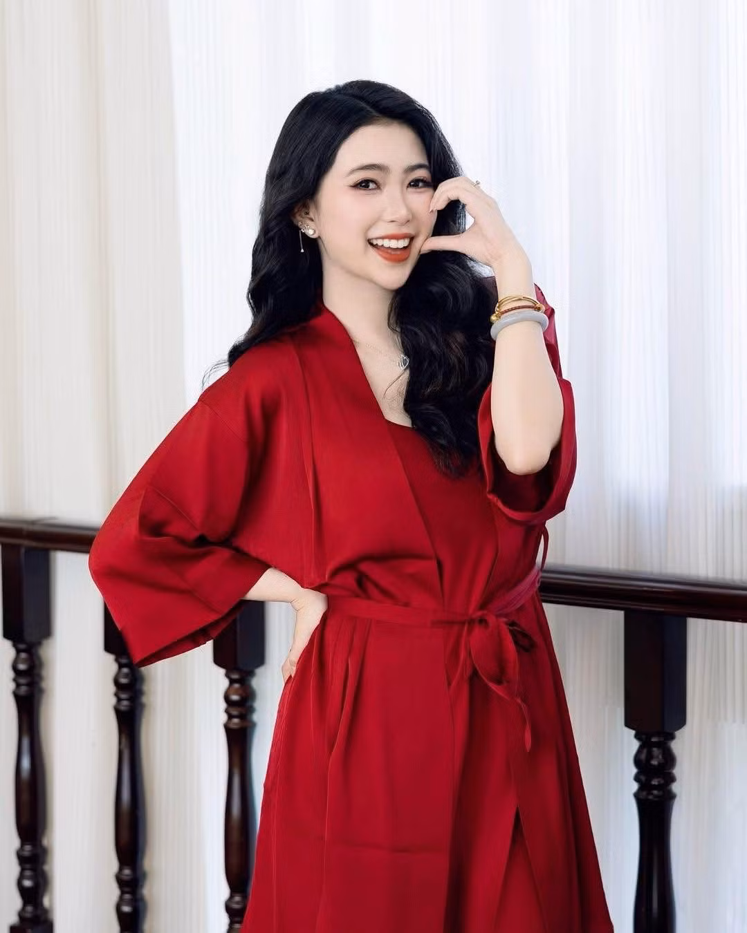 Theo tìm hiểu, Kim Minn và chồng đều là du học sinh Hàn Quốc. Cả hai có một tình yêu đẹp, nhận được nhiều sự ngưỡng mộ trên mạng xã hội.