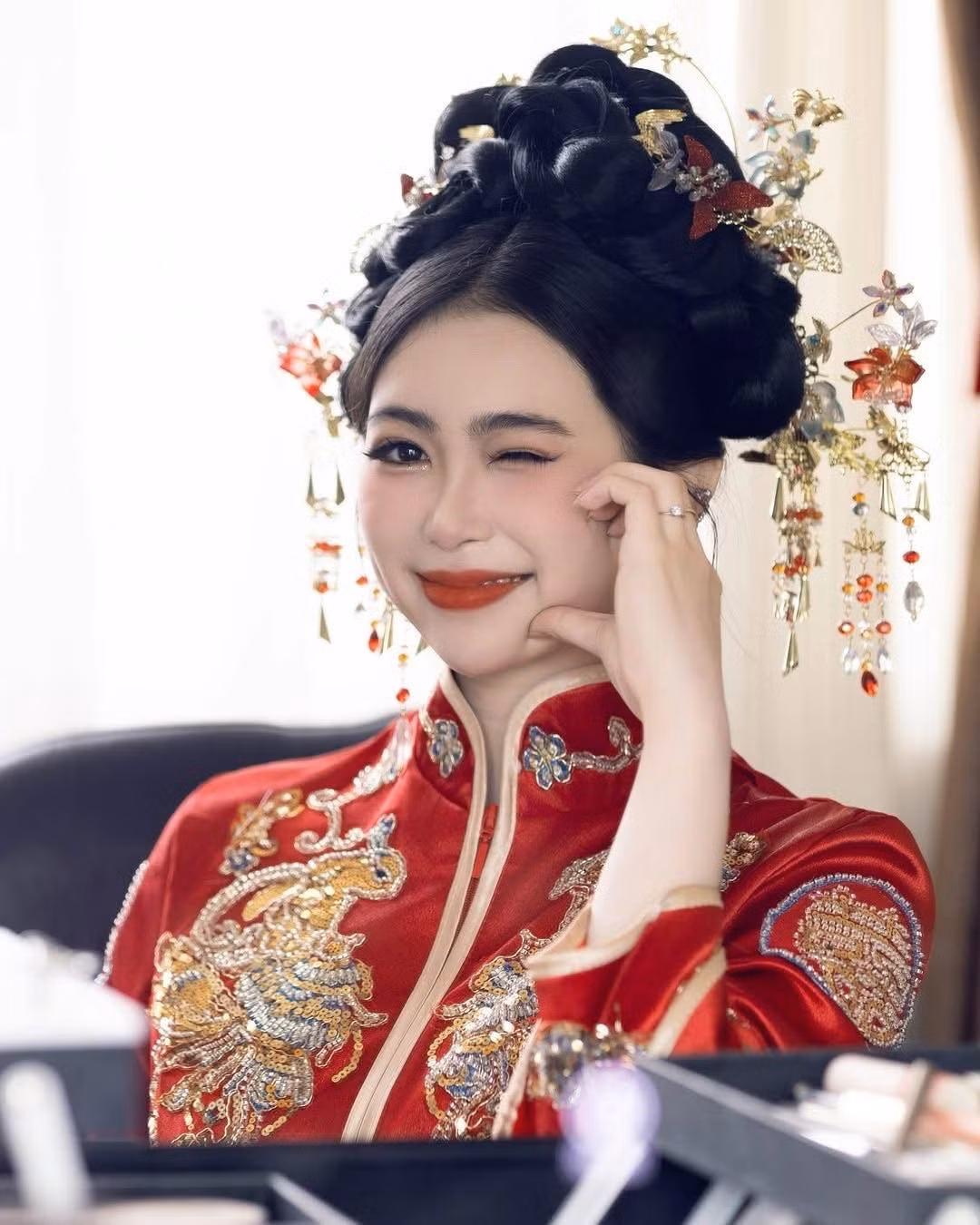 Tuy nhiên, nữ du học sinh Hàn Quốc người Việt Nam này từ chối chia sẻ thông tin chi tiết về đám cưới và chồng vì muốn giữ sự riêng tư.