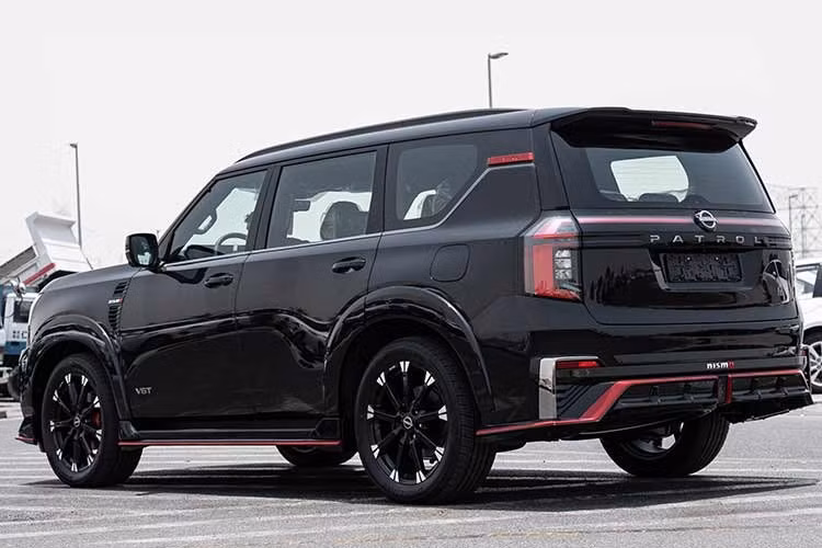 Theo thông tin từ một số đại lý, nếu được phân phối tại Việt Nam, Nissan Patrol có thể xuất hiện với ba phiên bản Platinum, Pro-4X và Nismo. Mỗi bản hướng tới một nhóm khách hàng khác nhau: Platinum chú trọng sự sang trọng và tiện nghi, Pro-4X thiên về khả năng off-road, còn Nismo tập trung vào hiệu năng.