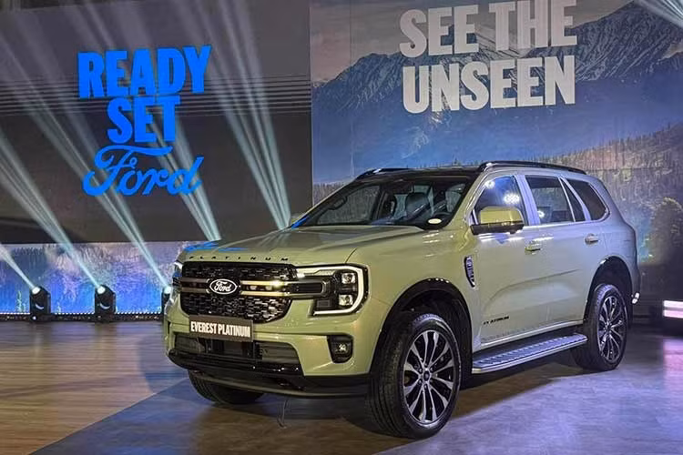 Ford Philippines vừa công bố danh mục Everest 2027 với những thay đổi đáng kể về phiên bản, động cơ và trang bị. Dải sản phẩm hiện gồm Active, Sport+, Wildtrak và Platinum, trong đó hai phiên bản cao cấp sử dụng hệ dẫn động 4x4.