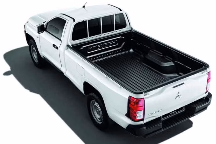 Cung cấp sức mạnh cho Triton Single Cab vẫn là khối động cơ dầu turbo diesel dung tích 2.4L quen thuộc, sản sinh công suất tối đa 184 mã lực và mô-men xoắn cực đại 430 Nm.