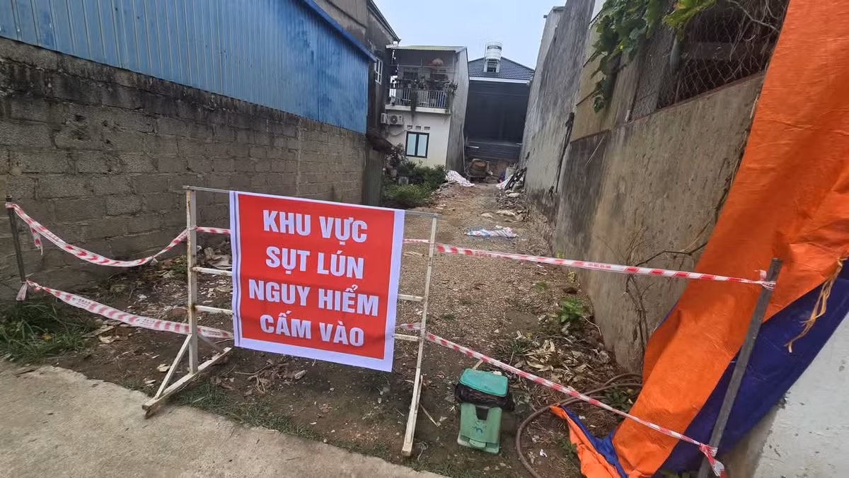 Chính quyền địa phương cắm biển cảnh báo