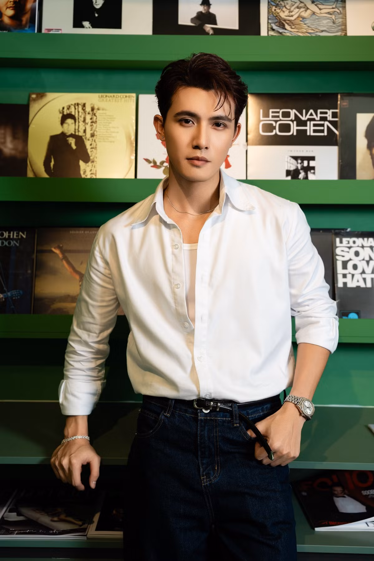 Trong khoảng 5 năm làm nghề, Trần Ngọc Vàng "bỏ túi" nhiều vai diễn trong cả truyền hình lẫn điện ảnh, từ tổng tài đến phản diện đều có đủ,... song chưa tạo được nhiều dấu ấn, nhiều phim anh đóng còn thua lỗ nặng.