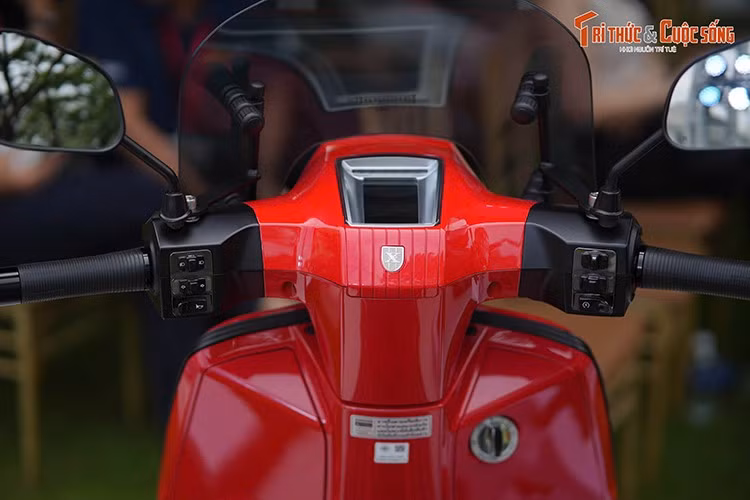 Trong ký ức nhiều người Việt, những chiếc Lambretta từng là niềm tự hào và biểu tượng của đẳng cấp thập niên 60–70. Sau nhiều thăng trầm, thương hiệu đã hồi sinh mạnh mẽ hơn một thập kỷ qua với loạt mẫu xe tay ga hội tụ công nghệ tiên tiến, thiết kế tinh tế và hiệu suất vận hành vượt trội.