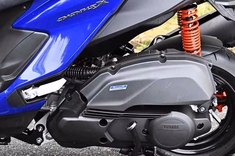 Cải tiến đáng giá nhất trên phiên bản này chính là việc bổ sung Hệ thống kiểm soát lực kéo (Traction Control System). Đây là tính năng hiếm hoi trong phân khúc 125cc, giúp ngăn chặn tình trạng trượt bánh khi tăng ga trên mặt đường trơn trượt, mang lại sự an toàn tối ưu cho người lái.