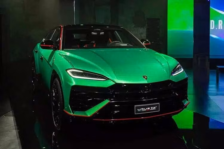 Theo kế hoạch, hãng Lamborghini chỉ sản xuất giới hạn đúng 630 chiếc Urus SE Tettonero Capsule trên toàn cầu nhưng chưa công bố giá bán. Hiện tại, khách hàng đã có thể tạo cấu hình trực tuyến cho chiếc xe của mình.