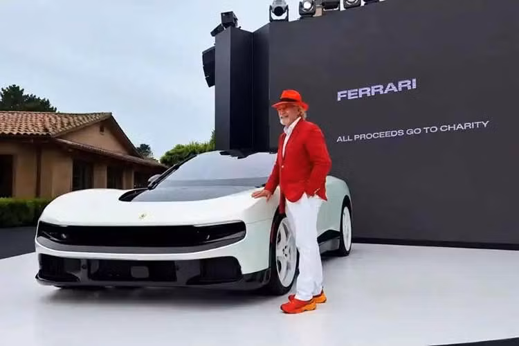 Trước thềm Tuần lễ xe hơi Monterey, chiếc Ferrari Luce phiên bản sản xuất đầu tiên được định giá khoảng 1,1 triệu USD (khoảng 28,82 tỷ đồng). Với toàn bộ những tranh cãi xung quanh mẫu xe này, nhiều người đã cho rằng ngay cả với mức giá khởi điểm thì chiếc Luce đầu tiên cũng khó tìm được khách.