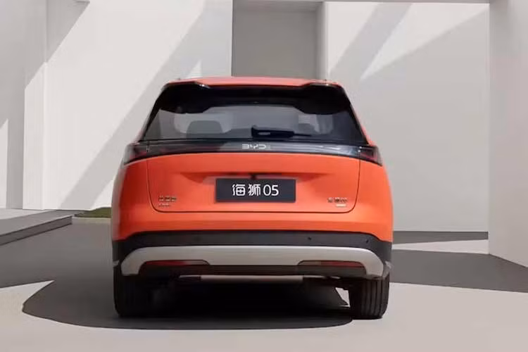 Chiều dài tổng thể của mẫu xe SUV BYD Sealion 5 2026 thậm chí nhỉnh hơn Ford Territory và Hyundai Tucson, trong khi chiều dài cơ sở cũng lớn hơn Mazda CX-5.