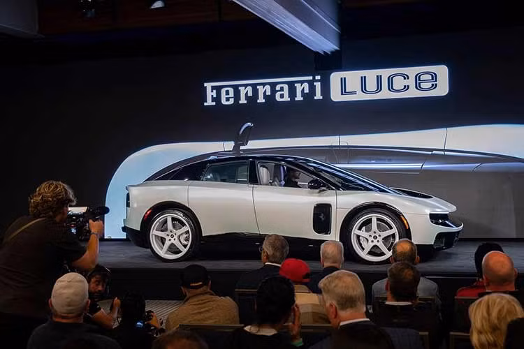 Ferrari dự kiến sản xuất dưới 500 chiếc Luce trong năm 2026. Toàn bộ số xe này đã được đặt hết với mức giá khởi điểm lên tới 550.000 EUR (khoảng 640.000 USD) chưa bao gồm thuế. Ferrari đặt mục tiêu dài hạn bán khoảng 2.500 chiếc Luce đến năm 2030, tương đương khoảng 600 xe mỗi năm.