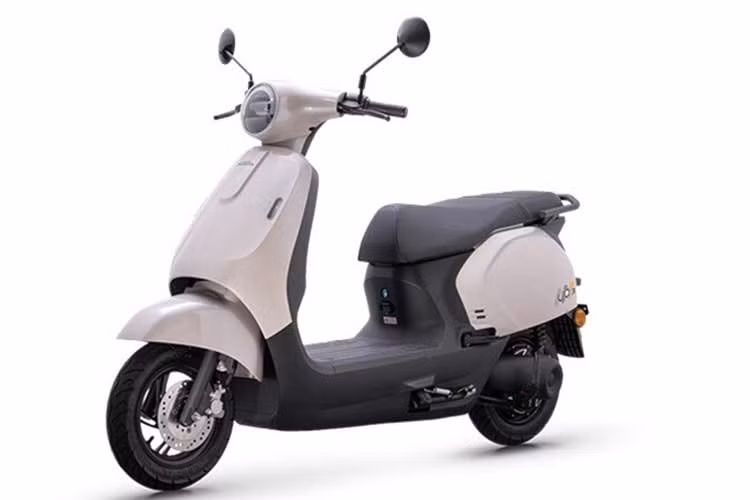 Xe có kích thước tổng thể dài x rộng x cao lần lượt là 1.840 x 718 x 1.090 mm, chiều dài cơ sở 1.325 mm, chiều cao yên 750 mm và trọng lượng 114 kg. Với các thông số này, UQ3 được đánh giá phù hợp với vóc dáng người dùng châu Á. Sàn để chân phẳng cũng góp phần mang lại tư thế ngồi thoải mái hơn trong quá trình di chuyển.