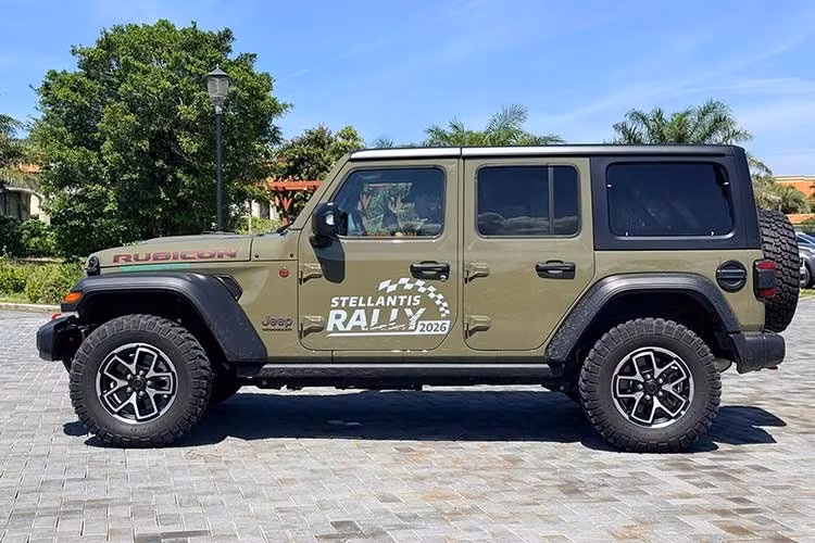 Ở thời điểm hiện tại, Thaco Auto chưa công bố đầy đủ danh mục phiên bản của Jeep Wrangler 2026 tại thị trường trong nước. Các thông tin quan trọng như giá bán, số phiên bản, trang bị cụ thể và kế hoạch bán hàng sẽ được công bố vào ngày 30/5 tới đây.