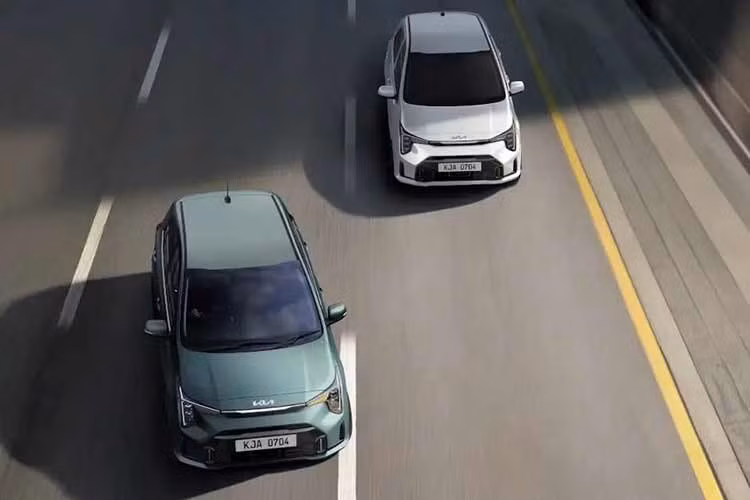 Ngoại trừ những thay đổi nhỏ, Kia Morning 2027 dành cho Hàn Quốc vẫn giữ nguyên như trước. Từ phiên bản nâng cấp ra mắt vào năm 2023, xe đã được áp dụng ngôn ngữ thiết kế tương tự những người anh em cùng thương hiệu như Seltos, Sonet, Sorento và Carnival.