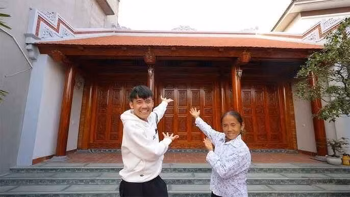 Chỉ sau hơn 10 ngày, kênh Youtube của bà Tân Vlog cán mốc 1 triệu lượt đăng ký, và chưa đầy 1 tháng sau đó đã đạt 2 triệu.
