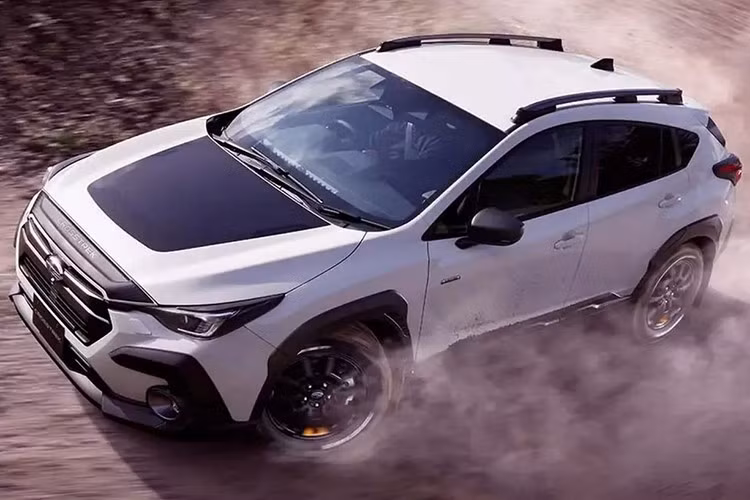 Ở chiều ngược lại, phiên bản tại Mỹ, Crosstrek Wilderness 2026 với thiết kế cơ bắp, gầm cao và hệ thống treo riêng biệt được niêm yết giá từ 33.795 USD (khoảng 889,12 triệu đồng).