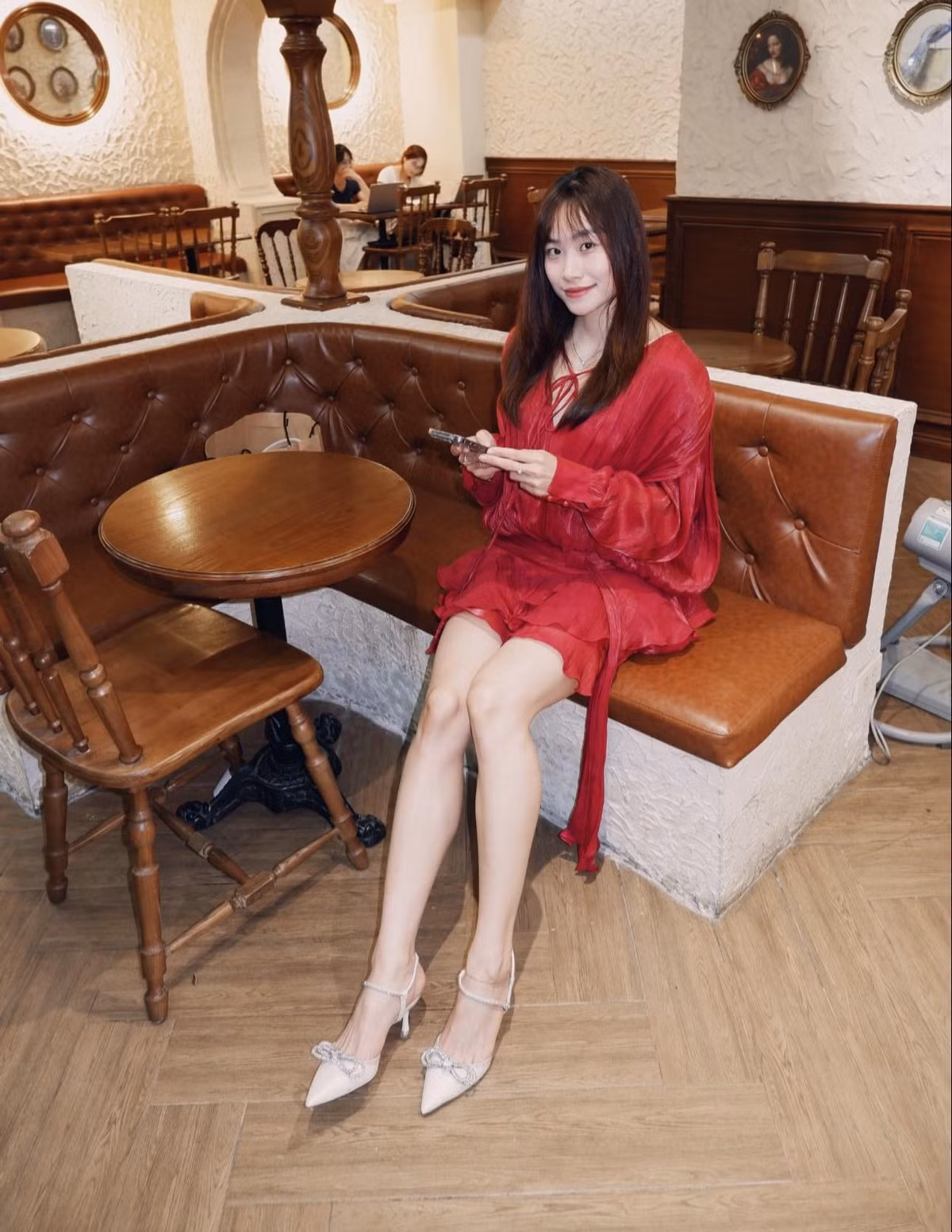 Mỹ Tiên viên ưu tiên các trang phục khoe cặp chân dài, thon gọn trong những buổi đi chơi, cà phê chụp ảnh bên bạn bè. Nữ VĐV này cũng từng chia sẻ muốn thử sức với vai trò người mẫu ảnh bởi có niềm yêu thích dành cho việc chụp hình.