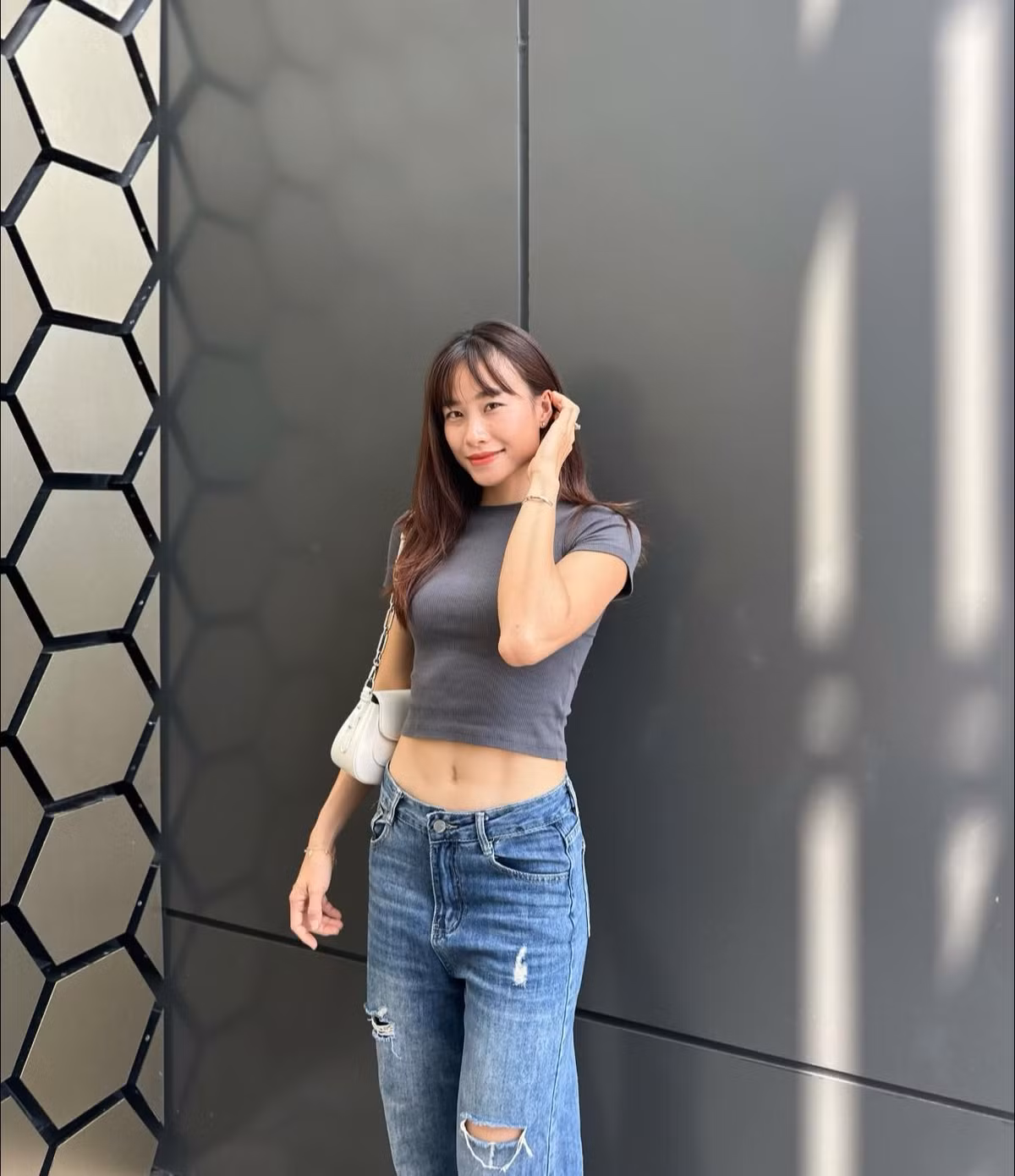 Trong giai đoạn nước rút, Mỹ Tiên tăng cường độ tập luyện lên 2 buổi/ngày, buổi sáng từ 7h30 và buổi chiều từ 15h. Dưới các bài đăng của "hot girl điền kinh", người hâm mộ luôn để lại hàng trăm bình luận cổ vũ, động viên cô và toàn đoàn.