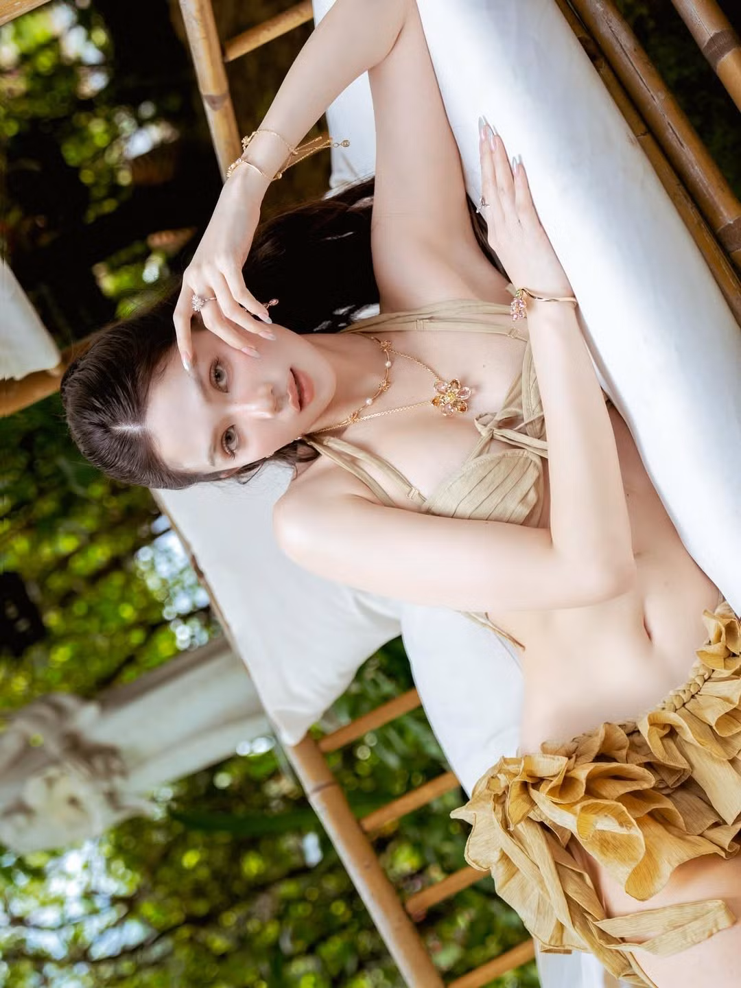 Được biết, Ngọc Trinh vốn nổi tiếng với những bộ ảnh bikini và trang phục nội y táo bạo.