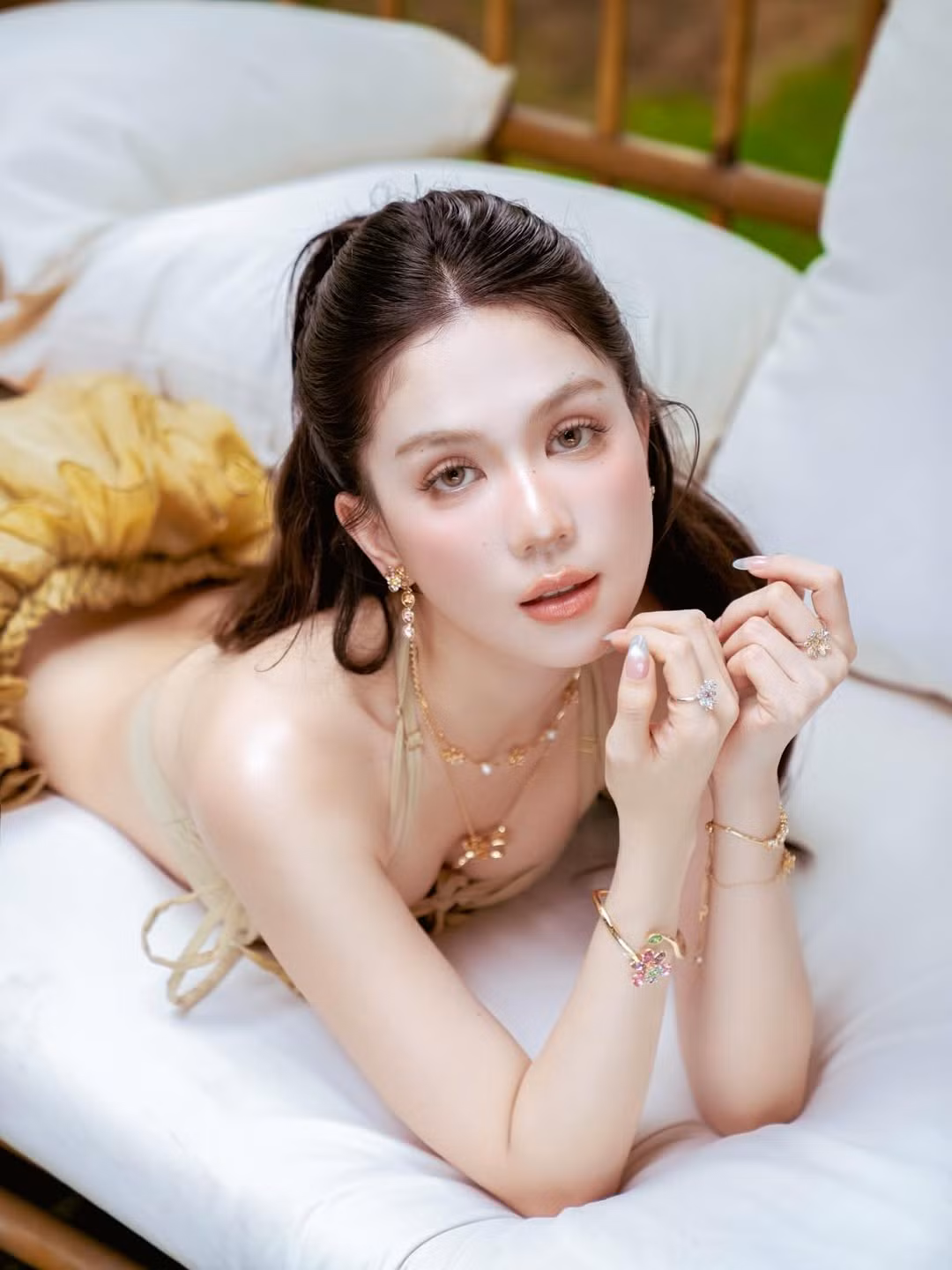 Phong cách trẻ trung, năng động nhưng gợi cảm là điểm nhấn trong bộ ảnh mới của Ngọc Trinh.