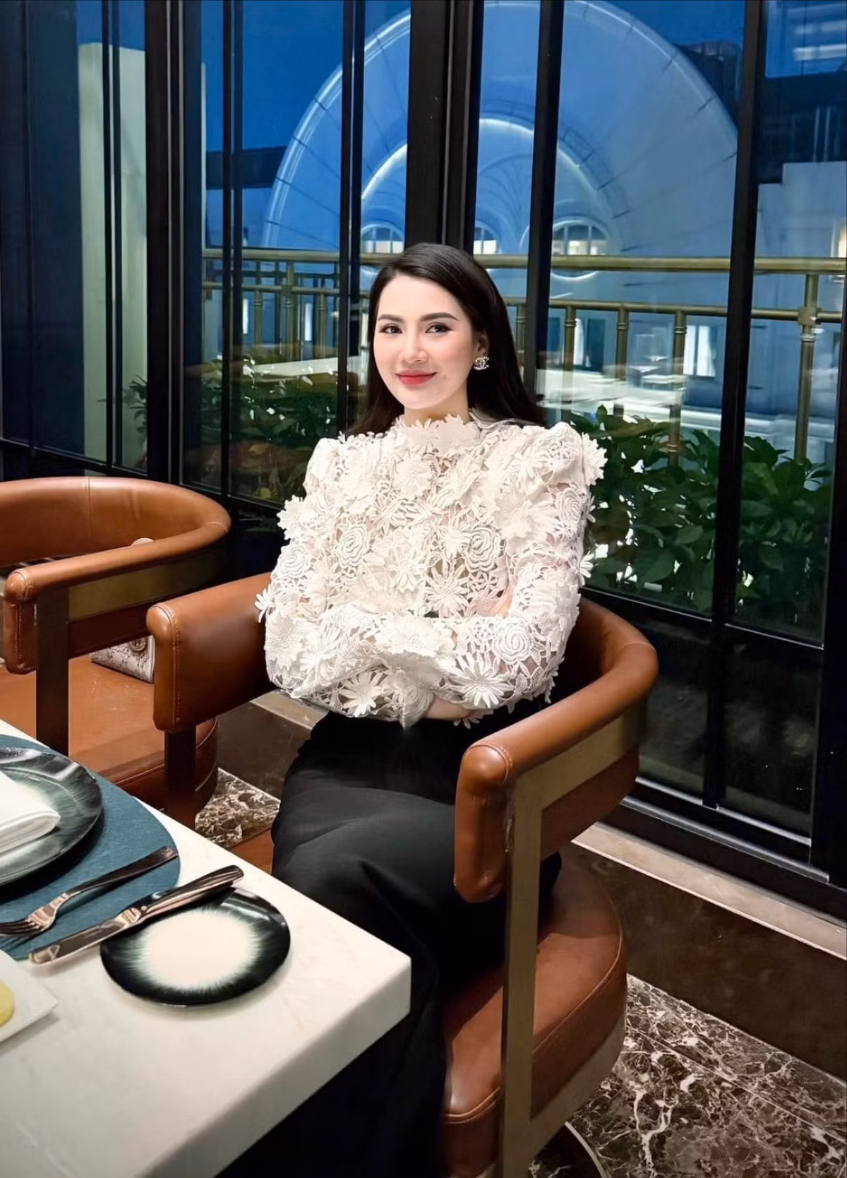Bên cạnh đó, Mai Ly cũng muốn với hình ảnh "girl phố", thể hiện rằng công an không chỉ là hình ảnh nghiêm nghị trong quân phục, mà còn là những con người linh hoạt, gần gũi, sẵn sàng tiếp cận người dân bằng nhiều hình thức sáng tạo.