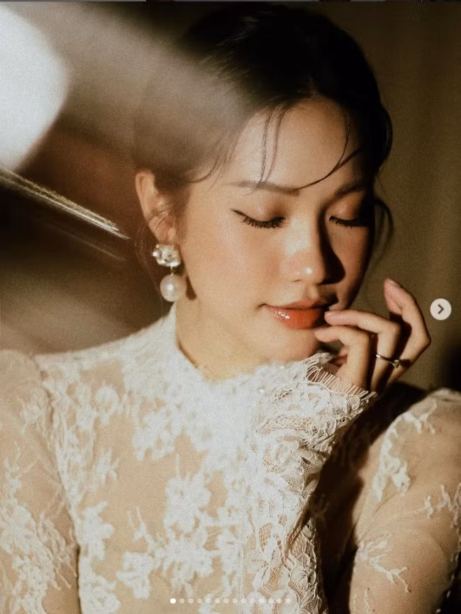 Cặp đôi Hải My và Văn Hậu thường xuyên chia sẻ những khoảnh khắc hạnh phúc, ngọt ngào, trở thành một trong những cặp vợ chồng trẻ được yêu thích nhất showbiz Việt.