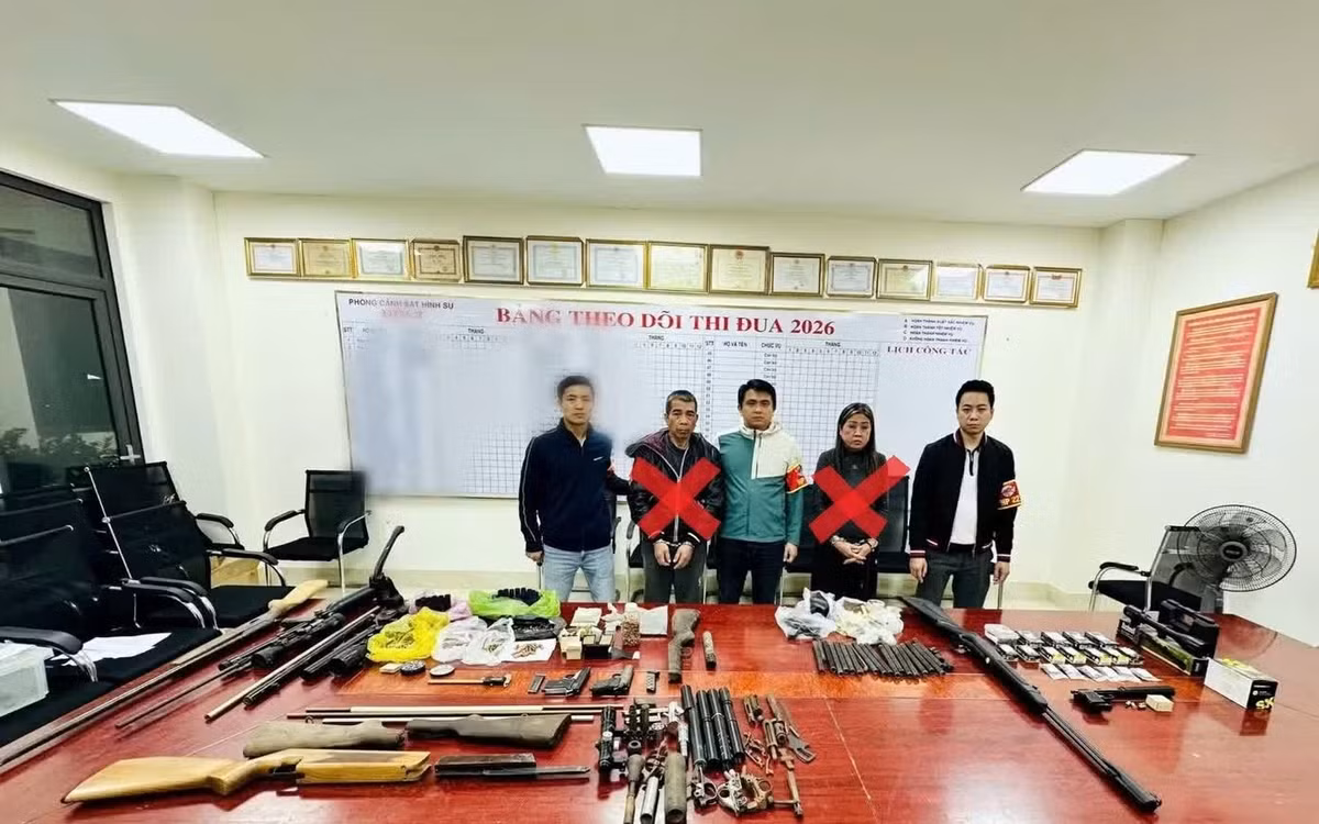 Phạm Thị Trúc Quỳnh và Hoàng Sơn tại cơ quan điều tra.