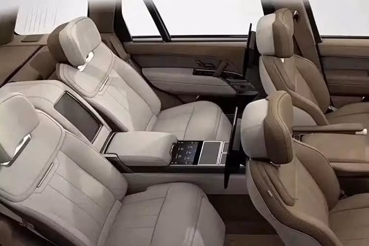 Xe có hệ thống giải trí gồm màn hình cảm ứng trung tâm độ phân giải cao và bảng đồng hồ kỹ thuật số toàn phần, hệ thống âm thanh Meridian... Hàng ghế sau tiếp tục là khu vực thể hiện giá trị cốt lõi với 2 ghế thương gia độc lập, hỗ trợ điều chỉnh điện đa hướng, tích hợp tính năng thông gió, sưởi và hệ thống massage “đá nóng” với 25 chế độ.