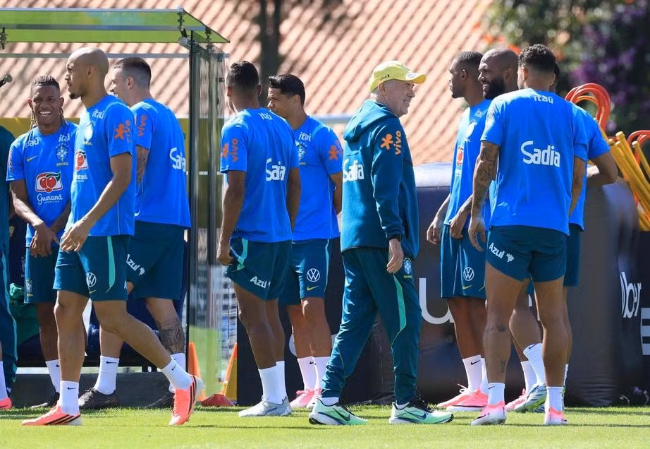 HLV Ancelotti không loại Neymar khỏi tuyển Brazil.