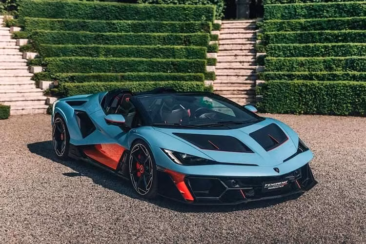 Mừng 63 năm kể từ khi nhà sáng lập Ferruccio Lamborghini thành lập công ty, Lamborghini đã chế tạo mẫu siêu xe mui trần mạnh nhất trong lịch sử của mình - Fenomeno Roadster 2026 mới.