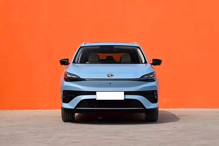 Theo công bố của MG, mẫu xe SUV điện 4X sở hữu kích thước dài x rộng x cao lần lượt đạt 4.500 x 1.849 x 1.621/1.627 mm và chiều dài cơ sở 2.735 mm. Như vậy, mẫu xe này nằm trong phân khúc SUV cỡ C. Góc tới cảu xe đạt 18 độ trong khi góc thoát là 24 độ.